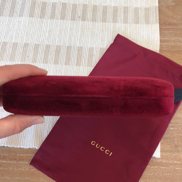 Gucci sunglasses case, ruby red velvet - Picture 3 of 5